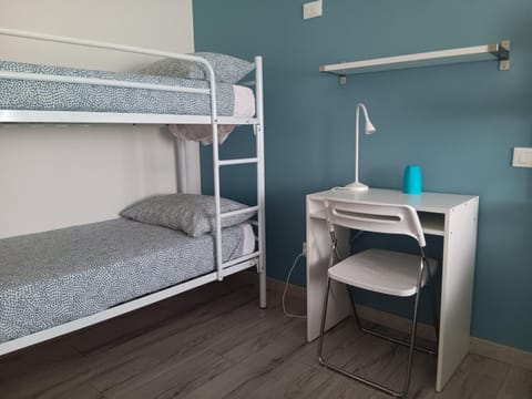 Bed, Photo of the whole room, Bedroom, bunk bed, hair dresser