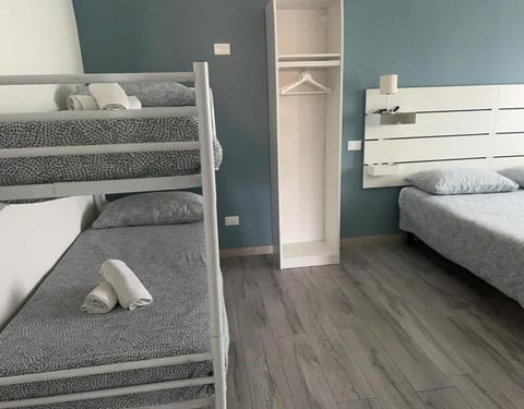 Bed, Photo of the whole room, Bedroom, bunk bed, microwave