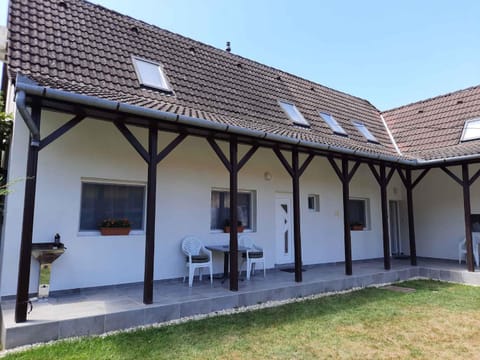 Property building, Summer, Balcony/Terrace
