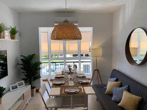 Living room, Seating area, Dining area