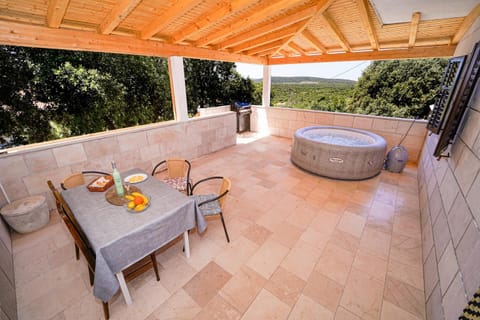 Property building, Swimming pool, Breakfast