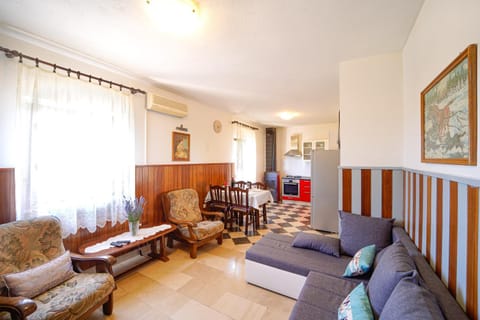 People, Living room, Seating area, Dining area, Dinner, Dinner