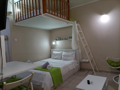Bed, Seating area, Dining area, bunk bed
