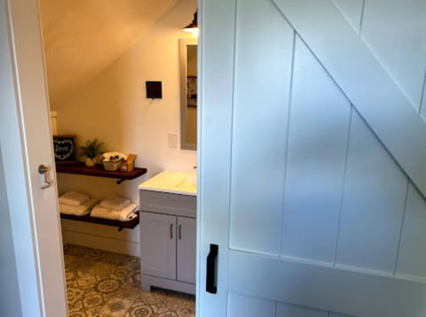 The Farmhouse Inn & Kitchen, 2 blocks from Downtown Whitefish, Montana Bed and Breakfast in Whitefish