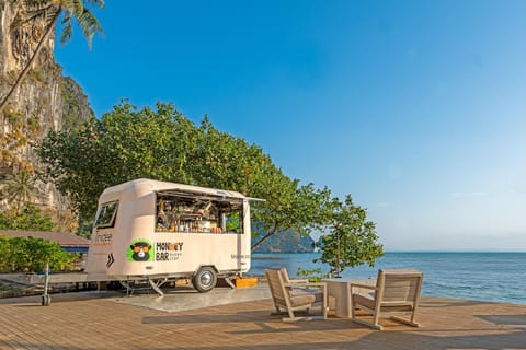 Restaurant/places to eat, Lounge or bar, Beach, Beach, Sea view, Sunrise, Sunset