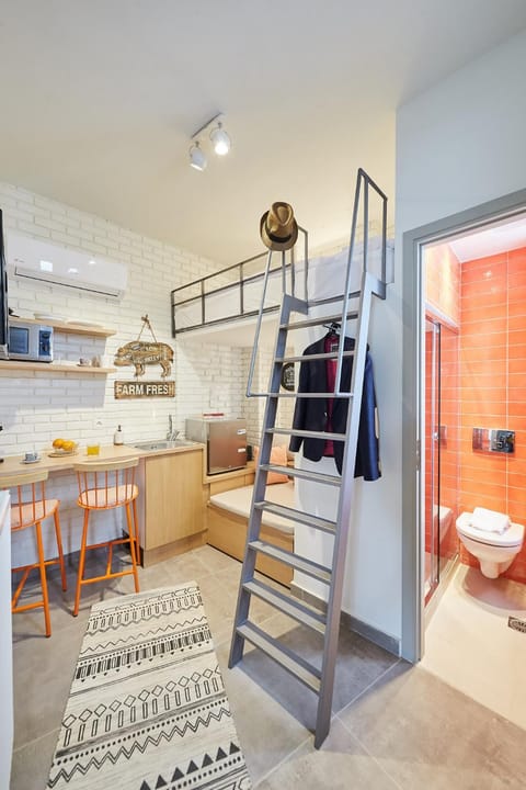 Property building, View (from property/room)