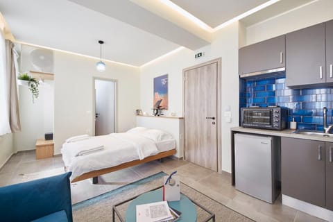 Bed, Kitchen or kitchenette, Photo of the whole room, stove