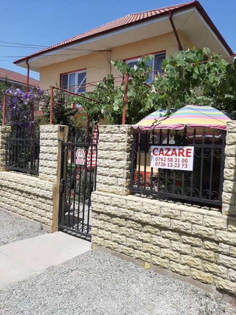 Property building, Facade/entrance, Property logo or sign
