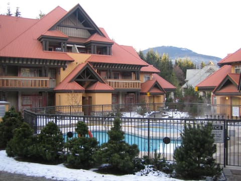 Facade/entrance, Swimming pool