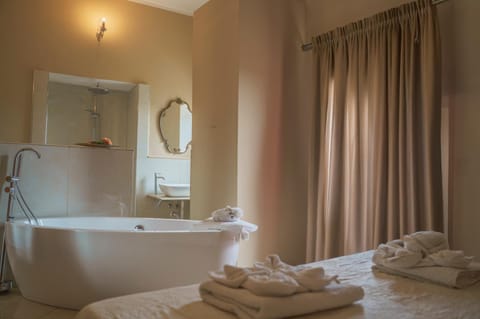 Bathroom, Photo of the whole room, Bedroom, Bath, towels