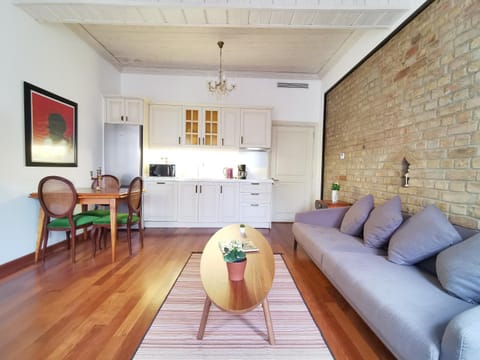 Kitchen or kitchenette, Living room, air conditioner