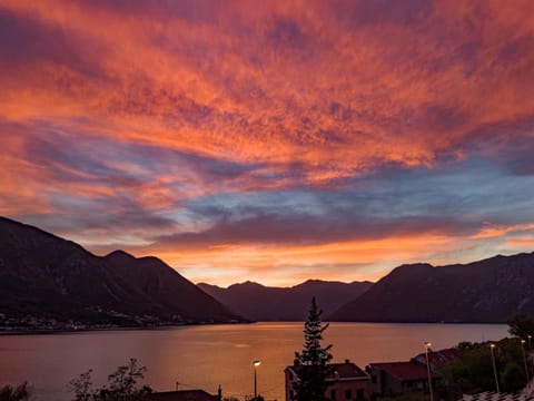 LaNi Lux View with Swimming Pool Apartment in Dobrota