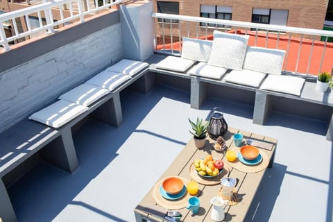 Balcony/Terrace, Balcony/Terrace, Seating area, Food