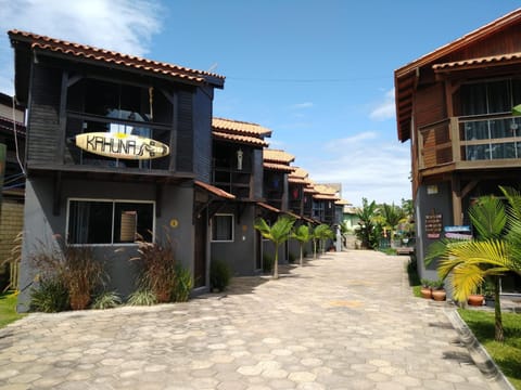 Property building, Facade/entrance, Day
