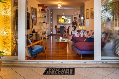Balcony/Terrace, Living room, Photo of the whole room, Decorative detail, Seating area