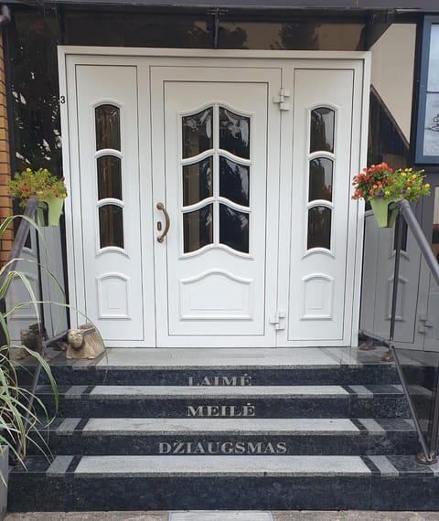 Property building, Facade/entrance, Day, Street view