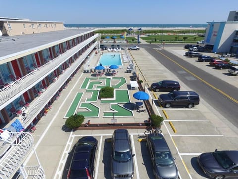 Patio, Nearby landmark, Neighbourhood, Minigolf, Table tennis, Beach, Swimming pool, Entertainment
