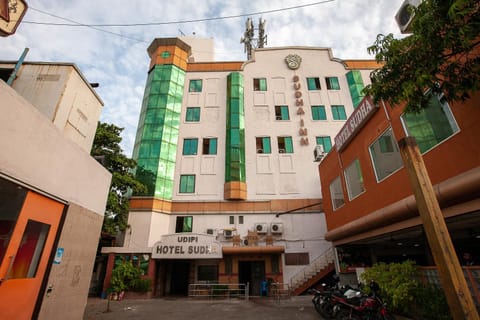 Facade/entrance