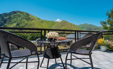 Balcony/Terrace, Seating area, Mountain view