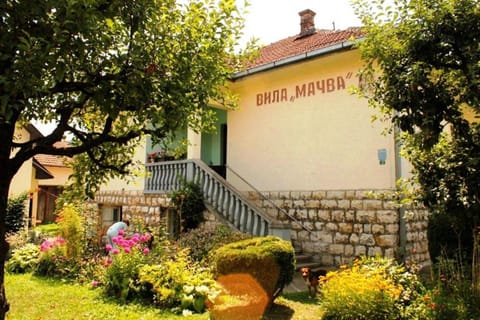 Property building, Facade/entrance, Garden, Garden view