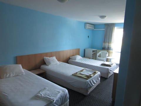 Bed, Photo of the whole room, air conditioner