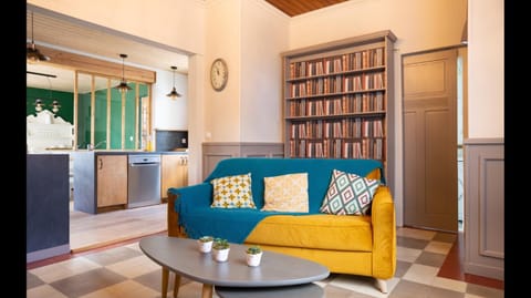 Library, Living room