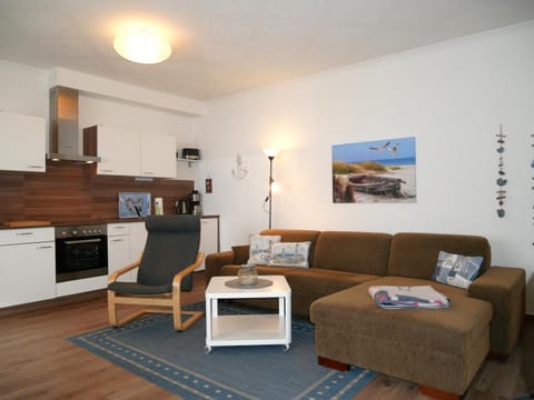 Kitchen or kitchenette, Living room, Seating area, Dining area, oven, stove