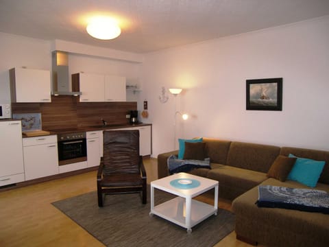 Kitchen or kitchenette, Living room, pet friendly, stove