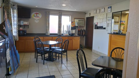 Restaurant/places to eat, Day, Continental breakfast