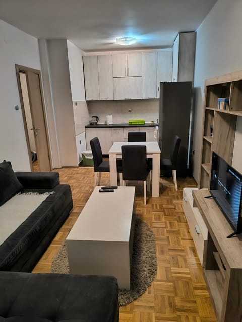 Oaza mira + free parking Apartment in Novi Sad