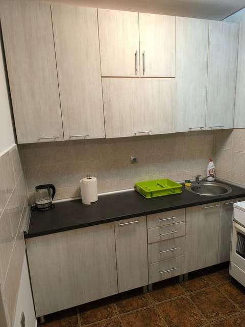 Oaza mira + free parking Apartment in Novi Sad