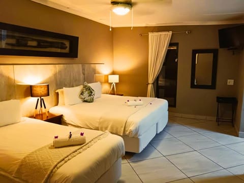 Bed, TV and multimedia, Bedroom
