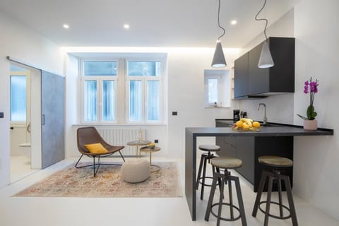 Kitchen or kitchenette, Seating area, Dining area