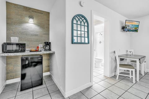 Kitchen or kitchenette, Dining area, pet friendly