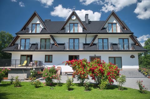 Property building, Day, Garden, Garden view