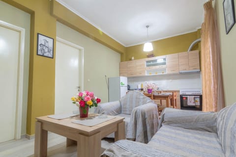 Kitchen or kitchenette, Photo of the whole room, Seating area, Dining area, oven