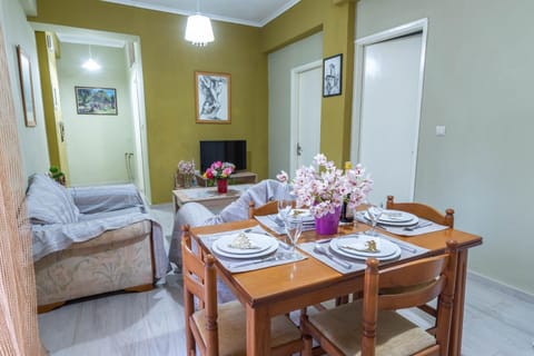 TV and multimedia, Seating area, Dining area