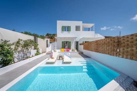 Day, Pool view, Swimming pool, sunbed
