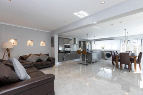 Chestnut House, Beautiful, spacious & comfortable House in Belfast