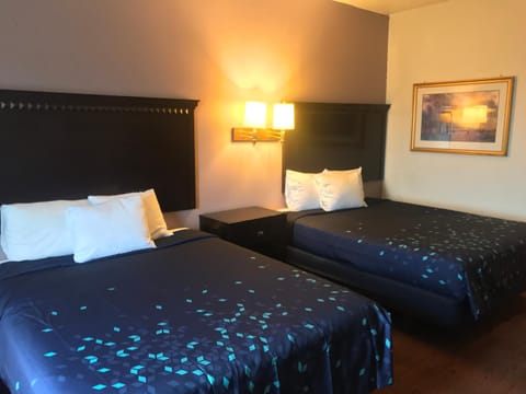 Pier Inn Hotel in Luna Pier