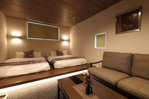 Bed, Photo of the whole room, Seating area