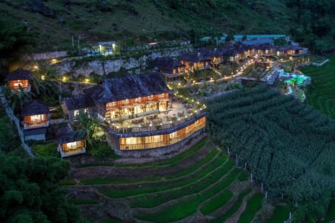 Restaurant/places to eat, Bird's eye view, View (from property/room), Sunset