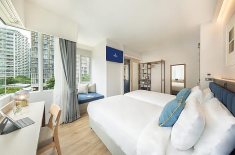 Bed, TV and multimedia, Photo of the whole room, Seating area, Bedroom