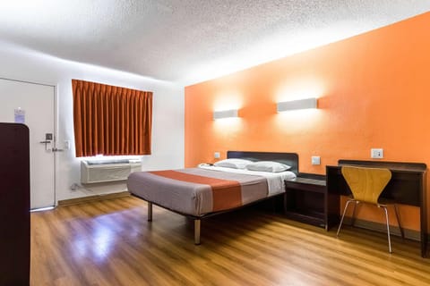 TV and multimedia, Bedroom, On site