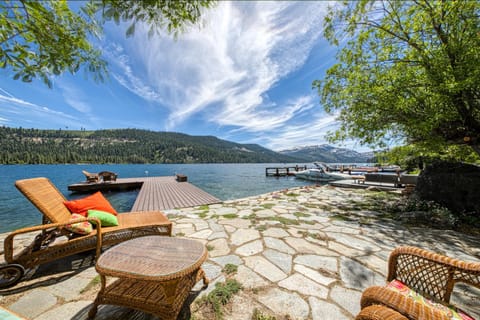 Lake Front Family Home at Donner House in Truckee