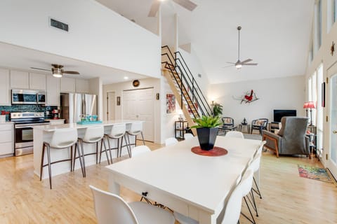 Redbird Retreat On Lake Travis Nature lodge in Lake Travis