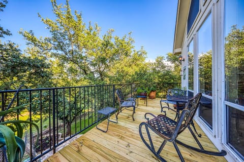 Redbird Retreat On Lake Travis Nature lodge in Lake Travis