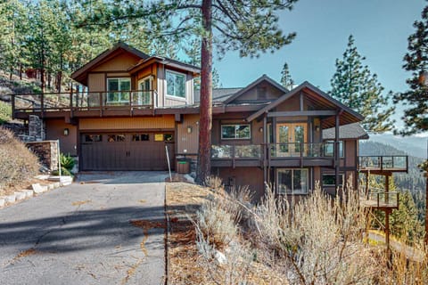 The Lake Labyrinth House in Marla Bay