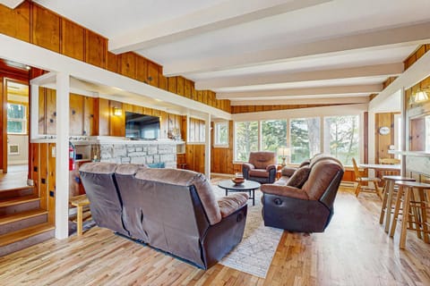 Neahkahnie Charmer House in Neahkahnie Beach