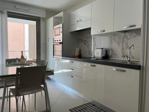 West bay Apartment in Menton